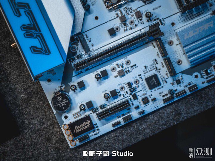 高顏值AI向白色主題裝機_新浪眾測