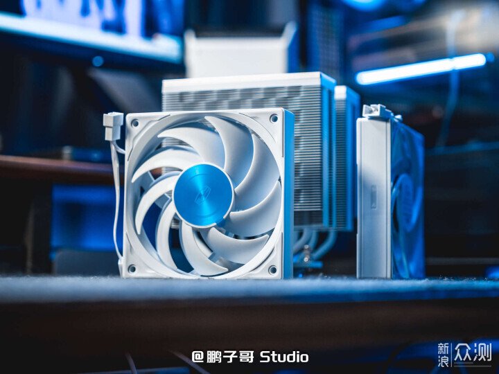 高顏值AI向白色主題裝機_新浪眾測