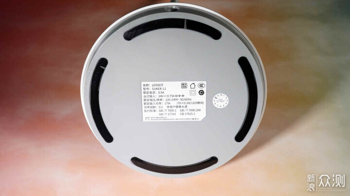 手勢操控，超高顯色 - 書客L1檯燈_新浪眾測