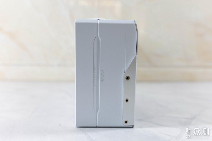 自帶屏幕更好玩,技嘉RTX 5080超級雕ICE體驗_新浪眾測