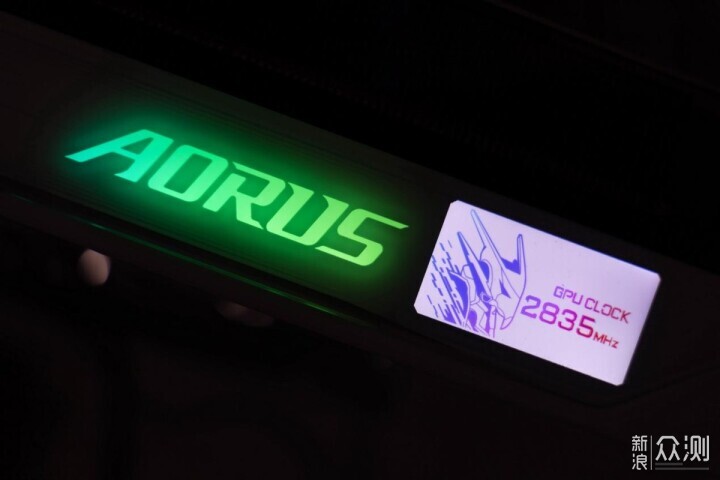 自帶屏幕更好玩,技嘉RTX 5080超級雕ICE體驗_新浪眾測