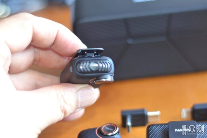 智能操控集一身，南卡Qmic領夾麥克風專業全能_新浪眾測