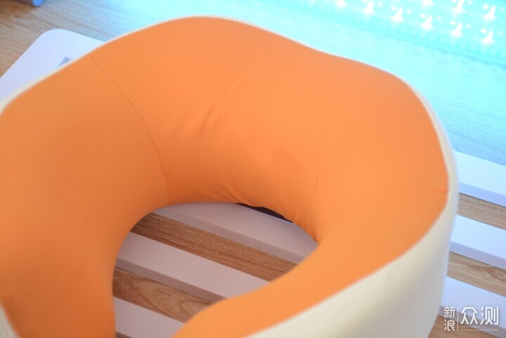 超柔軟支撐+熱敷：雲康寶護頸熱敷旅行枕_新浪眾測