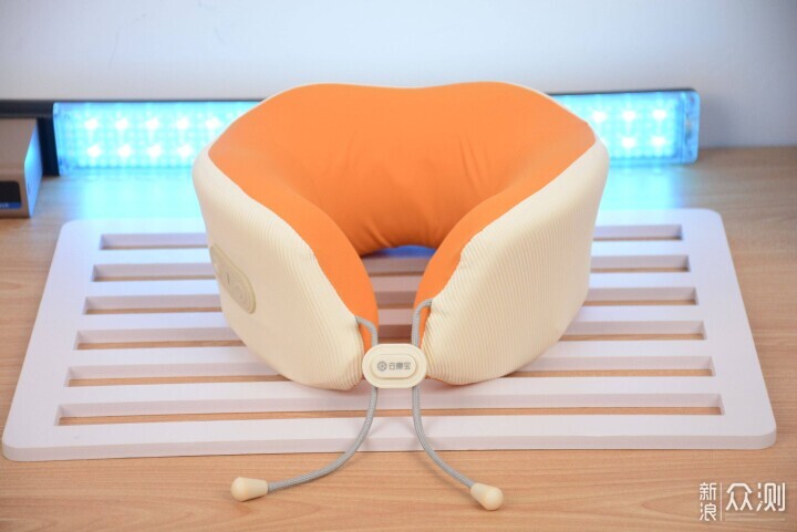 超柔軟支撐+熱敷：雲康寶護頸熱敷旅行枕_新浪眾測