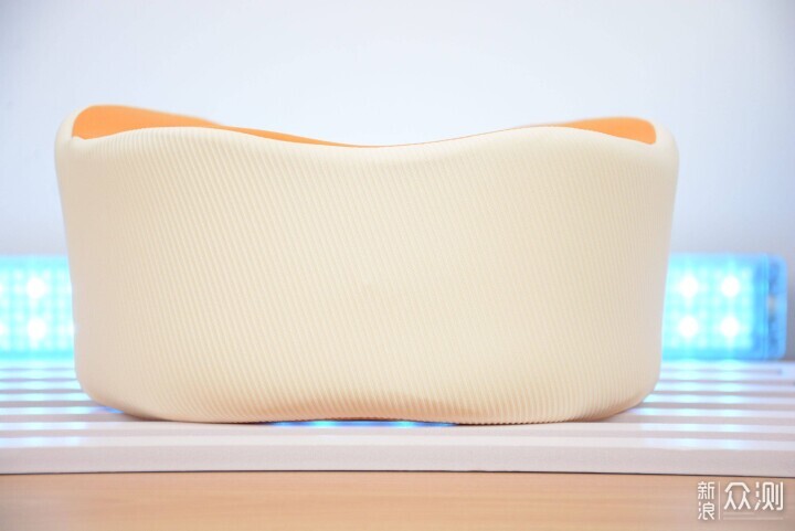 超柔軟支撐+熱敷：雲康寶護頸熱敷旅行枕_新浪眾測