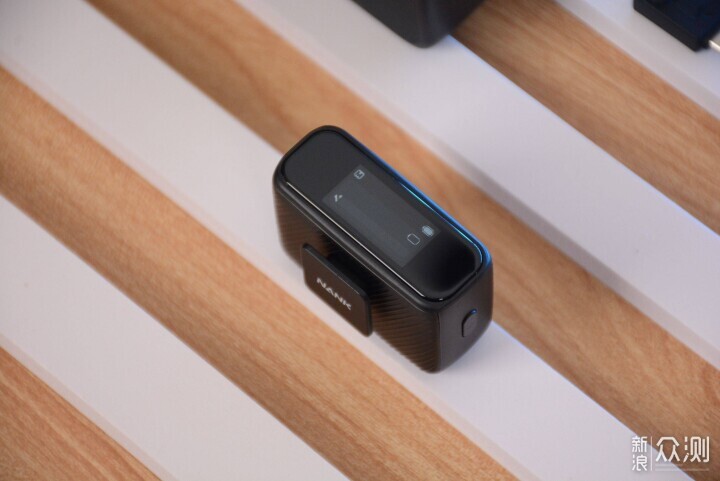 輕鬆實現錄音棚級音質!南卡Qmic領夾麥克風_新浪眾測