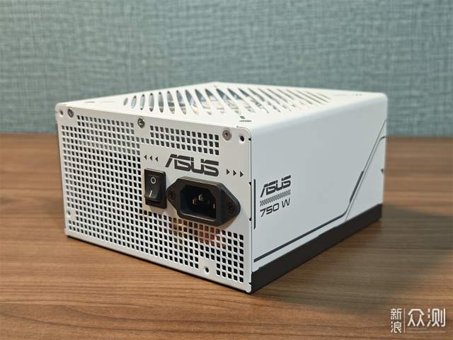 酷炫又冷靜！Asus海王星EVO裝機組合太香了_新浪眾測