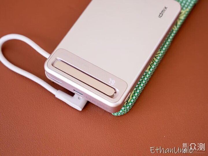 被誇爆的萬能充電寶—idmix 45W四合一充電寶_新浪眾測