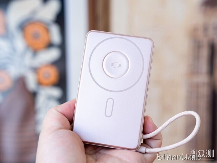 被誇爆的萬能充電寶—idmix 45W四合一充電寶_新浪眾測