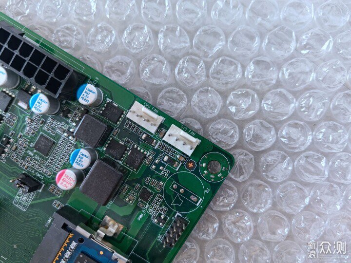 手搓瑪利歐機箱NAS——300元4盤位NAS分享_新浪眾測