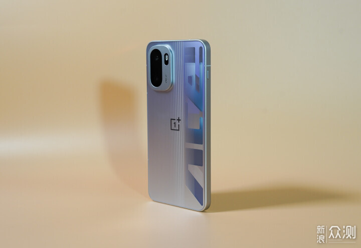 稱職的中端手機王者,7大方位評測一加Ace 6_新浪眾測