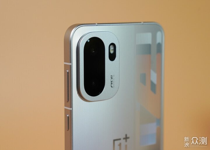 稱職的中端手機王者,7大方位評測一加Ace 6_新浪眾測