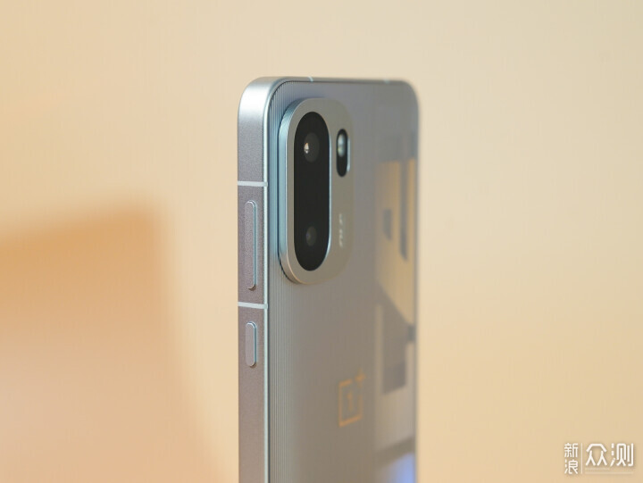 稱職的中端手機王者,7大方位評測一加Ace 6_新浪眾測