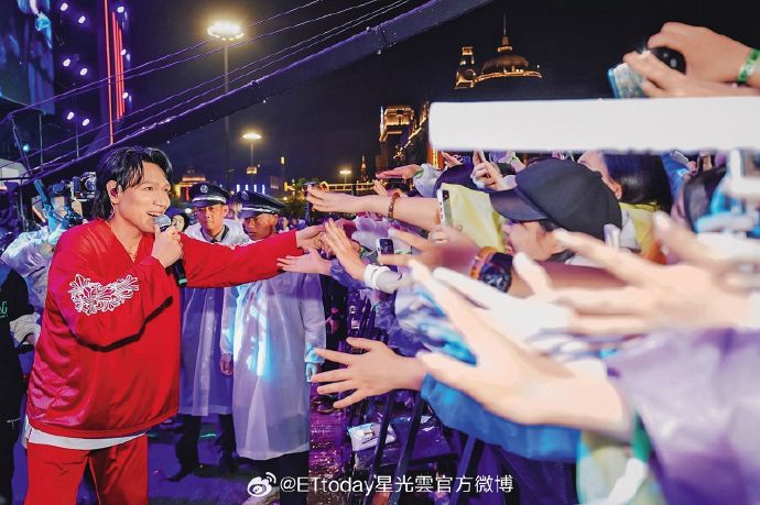 杨宗纬晒证据反击恶邻指控，邻里纠纷的真相究竟何在？