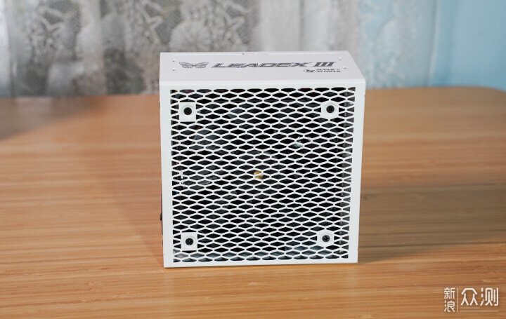 電腦電源水晶靚盲插易，振華LEADEX PROA 850W_新浪眾測