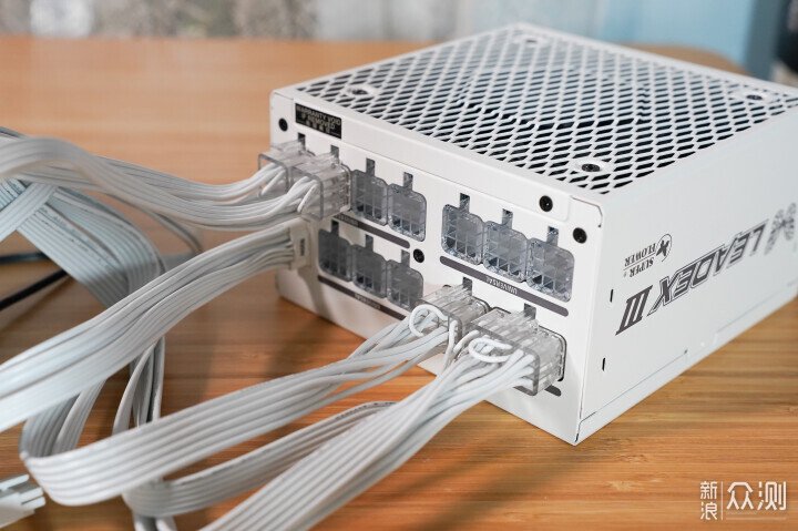 電腦電源水晶靚盲插易，振華LEADEX PROA 850W_新浪眾測