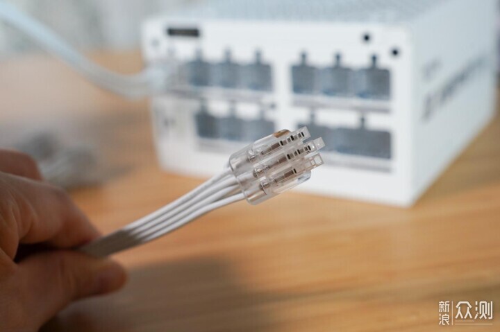 電腦電源水晶靚盲插易，振華LEADEX PROA 850W_新浪眾測