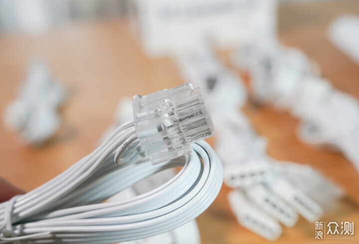 電腦電源水晶靚盲插易，振華LEADEX PROA 850W_新浪眾測