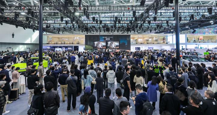 “AI定义汽车”加速落地  广州车展把“安全”推到舞台中央