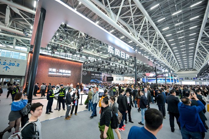 东风日产插混轿车N6亮相广州车展，续航180km