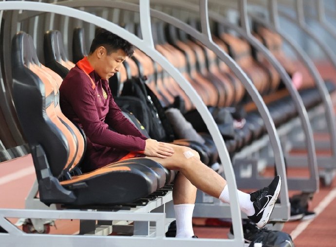 武磊5个月伤停折射职业足球困境：俱乐部医疗体系如何避免带伤硬撑悲剧？