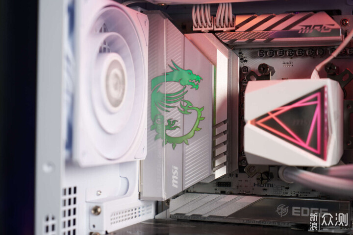 純白戰神・全家桶核心！微星 X870E 刀鋒鈦_新浪眾測