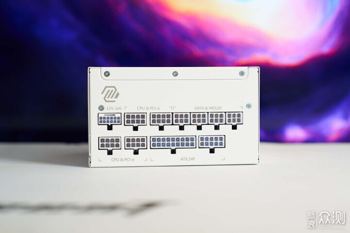 純白戰神・全家桶核心！微星 X870E 刀鋒鈦_新浪眾測