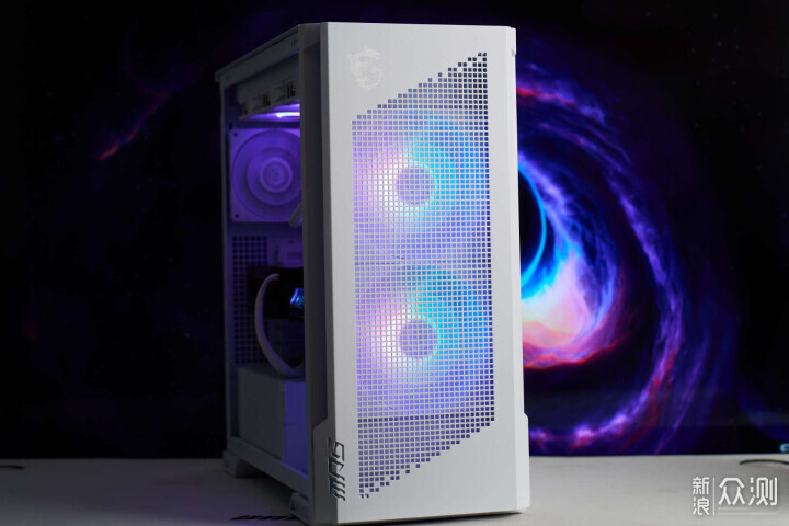 純白戰神・全家桶核心！微星 X870E 刀鋒鈦_新浪眾測