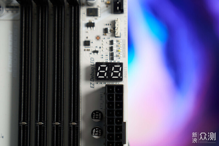 純白戰神・全家桶核心！微星 X870E 刀鋒鈦_新浪眾測