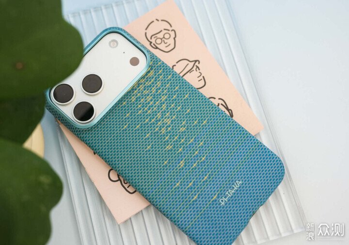 PITAKA月升手機殼體驗：顏值與實用我全都要！_新浪眾測