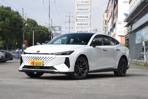 价格来说话，11月新浪报价，长安汽车UNI-V 智电iDD全国新车9.65万起