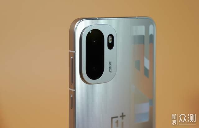 2000元檔的小旗艦！25年11月中端手機選購攻略_新浪眾測