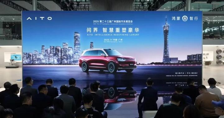 问界M9：50万级豪华SUV销量之王，稳坐市场制高点