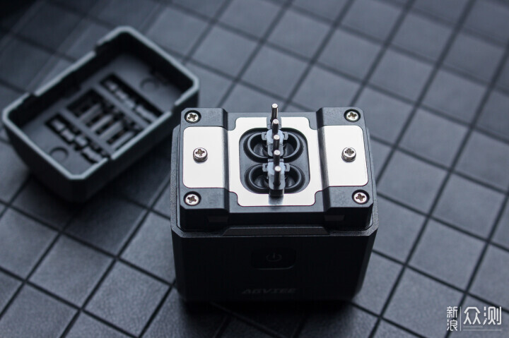 未野往複式剃鬚刀，23000高轉速剃淨無殘留_新浪眾測