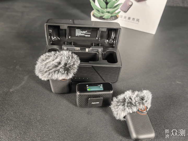自媒體的好幫手——南卡Qmic領夾麥克風體驗 _新浪眾測