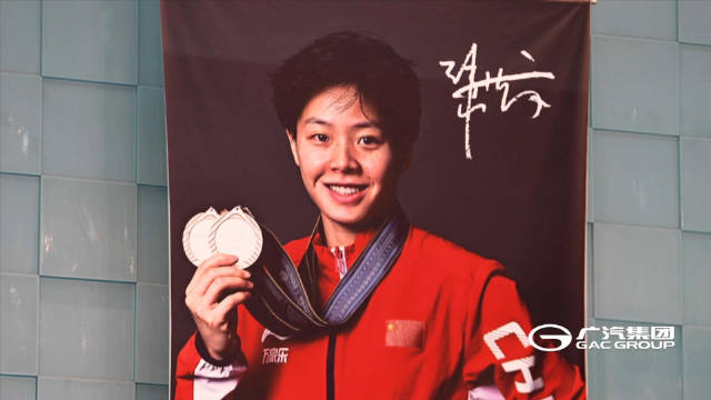 陈艺文重返母校回忆冠军路起点