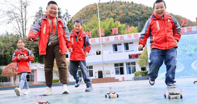 10年爱心传递，上汽大众 “繁星计划” 以教育公益点亮乡村童年