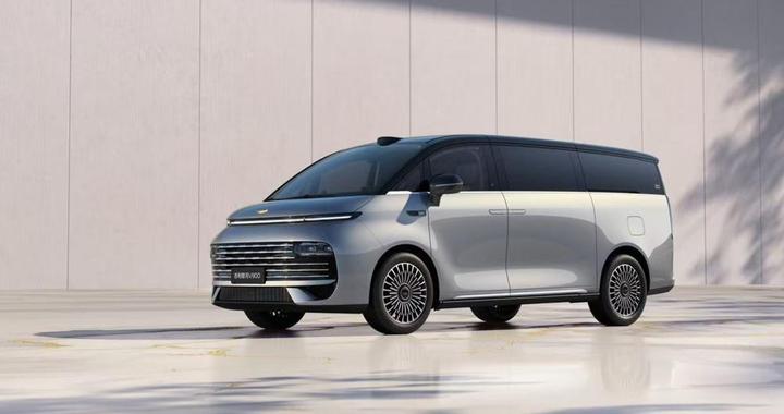 超级AI增程吉利银河 V900首秀 剑指豪华MPV市场