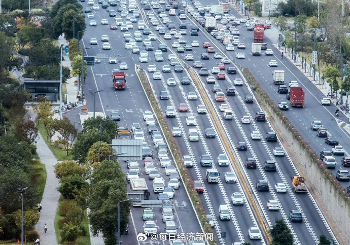 丰田利润蒸发三成背后，美国关税如何重塑日本汽车产业的全球布局？