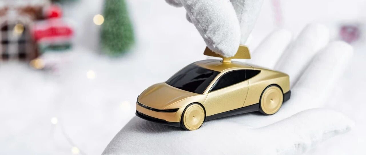 特斯拉推出网约车（Cybercab）同款金色发条赛车，售价 248 元