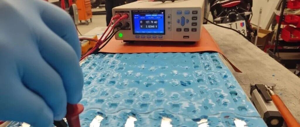 特斯拉LG中国电池包遭遇"灾难性"故障率警告:欧洲维修专家称寿命仅为松下电池60%