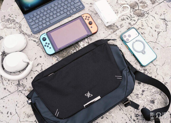 三百多塊的斜挎包，憑什麼讓我覺得值回票價？_新浪眾測