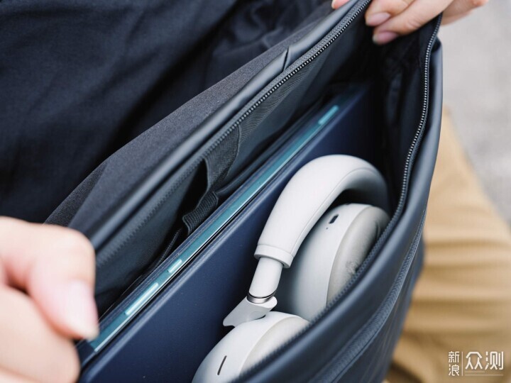 三百多塊的斜挎包，憑什麼讓我覺得值回票價？_新浪眾測