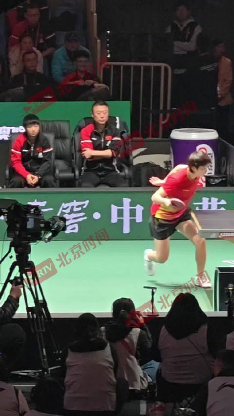 中国队为王曼昱振臂高呼