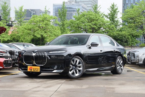 有颜值还有料，内外兼修的宝马i7最高直降63.58万啦！