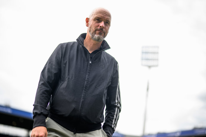 当俱乐部在赛季初就解雇主帅，背后是否预示着更深层的战略转型？