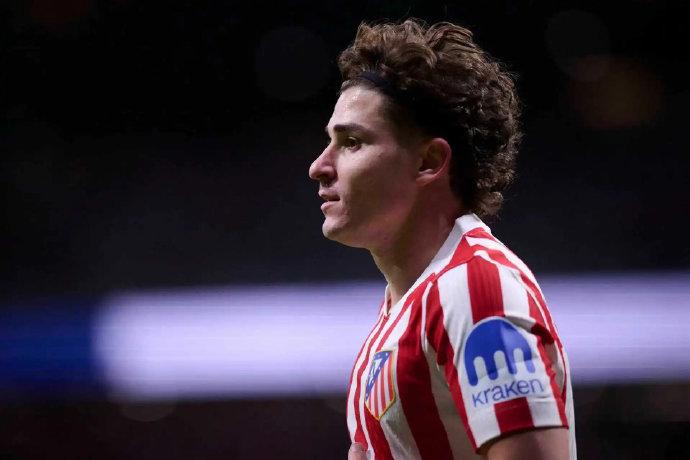 5场0球0助+场均射门不足1次，阿尔瓦雷斯为何在豪门体系陷入‘战术黑洞’？