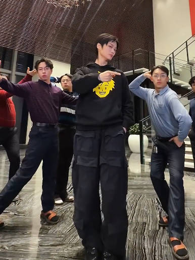 李宇春舞步帅到人心率不齐