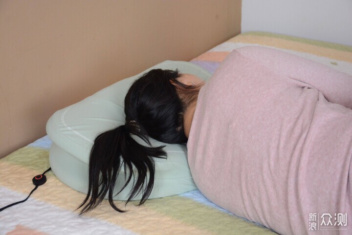 早晨的脖子,緊繃感被帶走了!添眠荷葉護頸枕_新浪眾測
