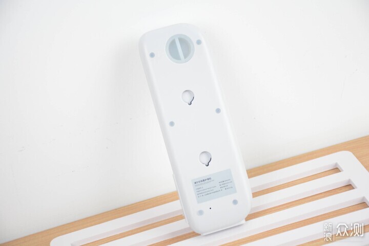 杜絕衣櫃黴菌異味!浦爾樂衣物除菌護理機評測_新浪眾測